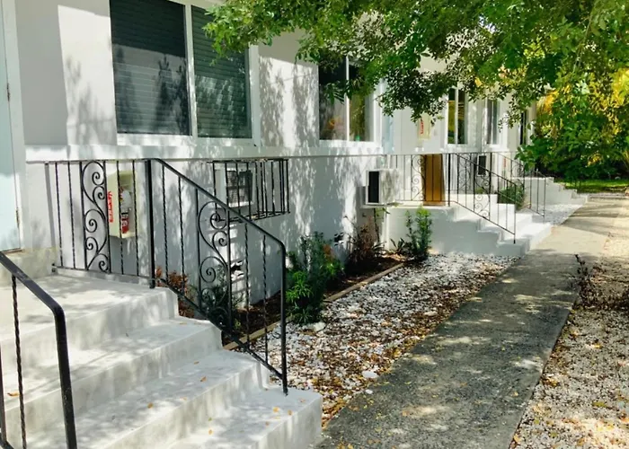 Adorable Private Apartments In The Heart Of Miami!